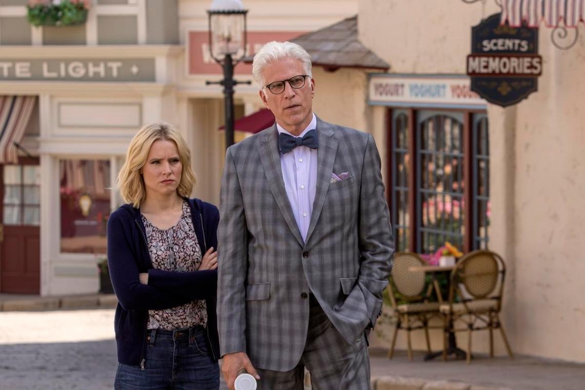 Kristen Bell y Ted Danson (The Good Place).